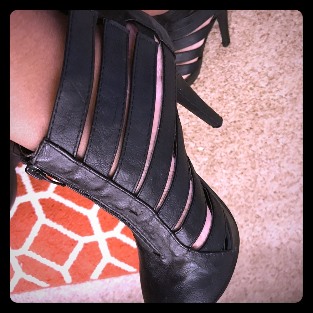 Black heels with platform