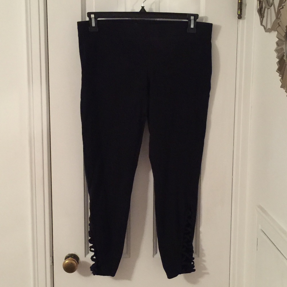 Capri Length Detailed Leggings