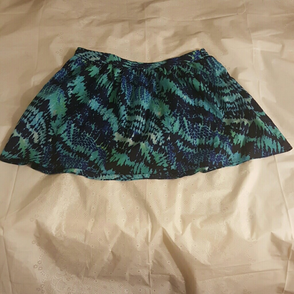 Express colorful skirt with pockets