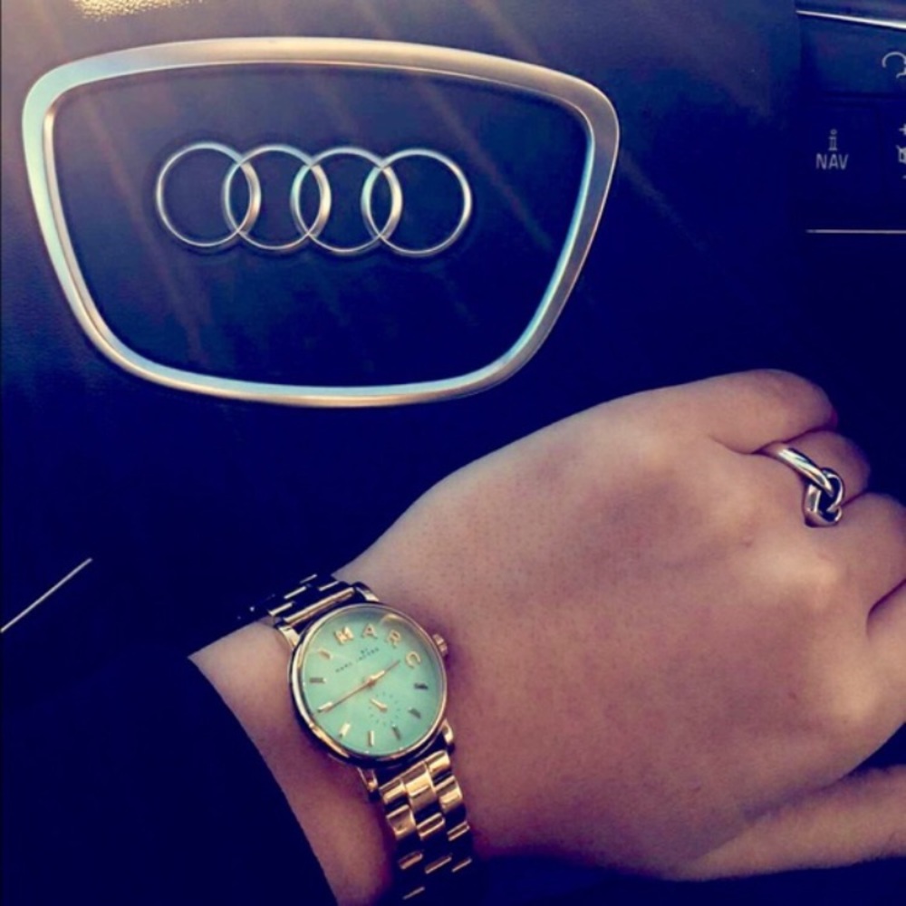 Marc by Marc Jacobs Baker 28mm Gold Watch Minty - Picture 4 of 8