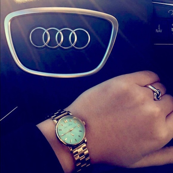 Marc by Marc Jacobs Baker 28mm Gold Watch Minty - Picture 4 of 8