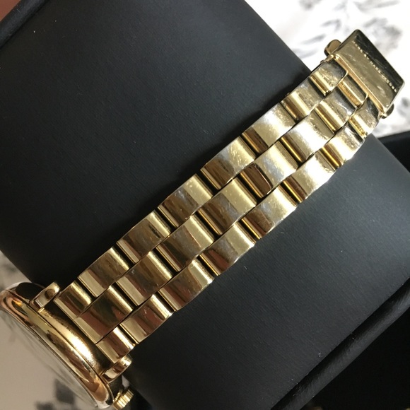 Marc by Marc Jacobs Baker 28mm Gold Watch Minty - Picture 7 of 8