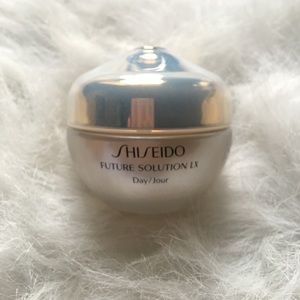 SHISEIDO FUTURE SOLUTION LX day cream
