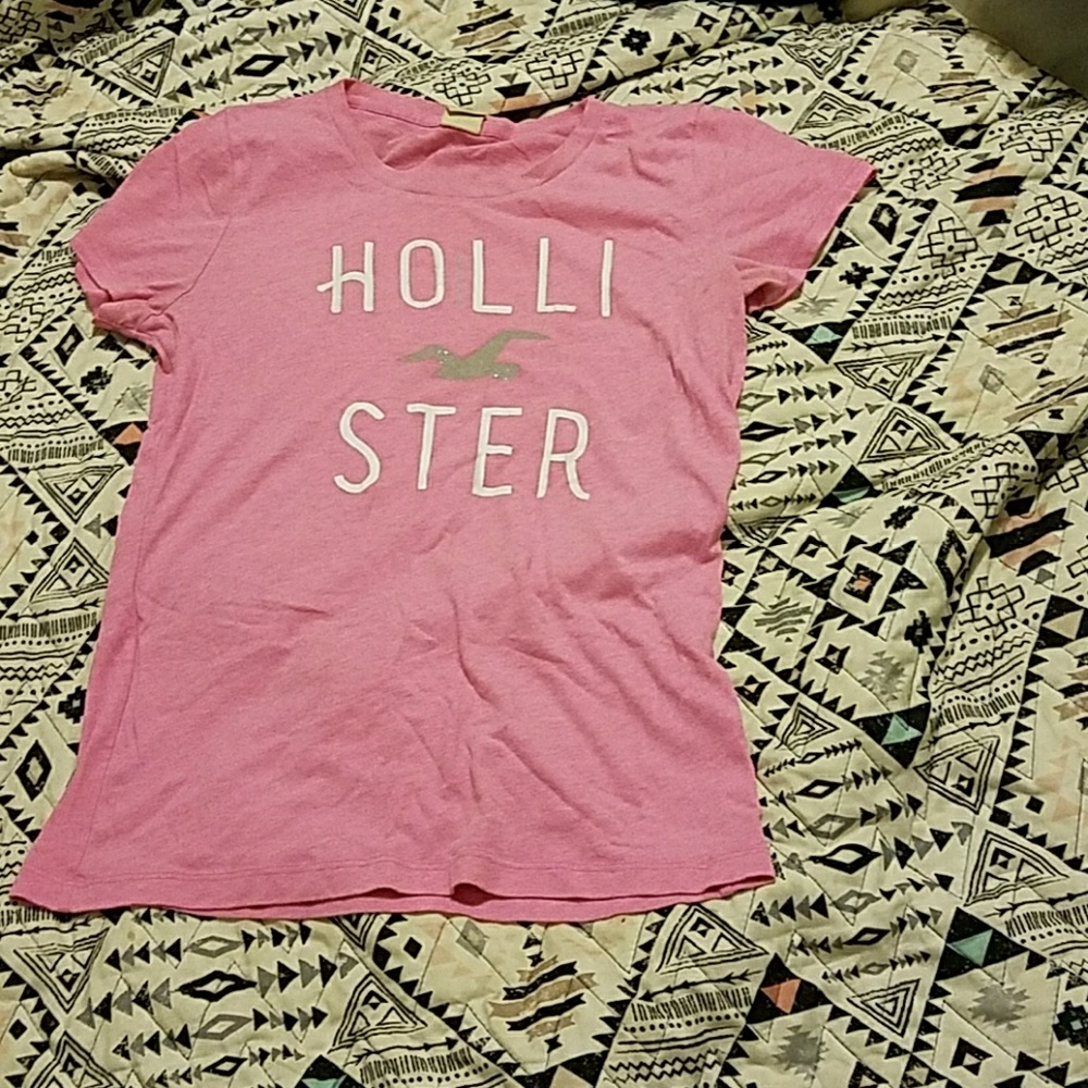 Hollister tee