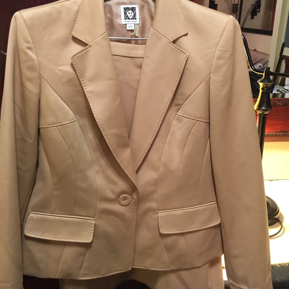 ANNE KLEIN suit
