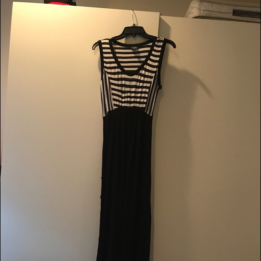 Maternity dress/Olian brand