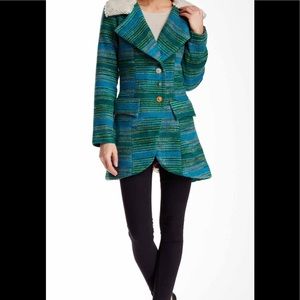 Green/turquoise jacket with lots of details!