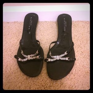 Kenneth Cole Reaction black slide sandals