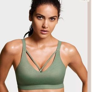 BRAND NEW! LIGHTWEIGHT BY VICTORIA SPORT BRA SZ34A