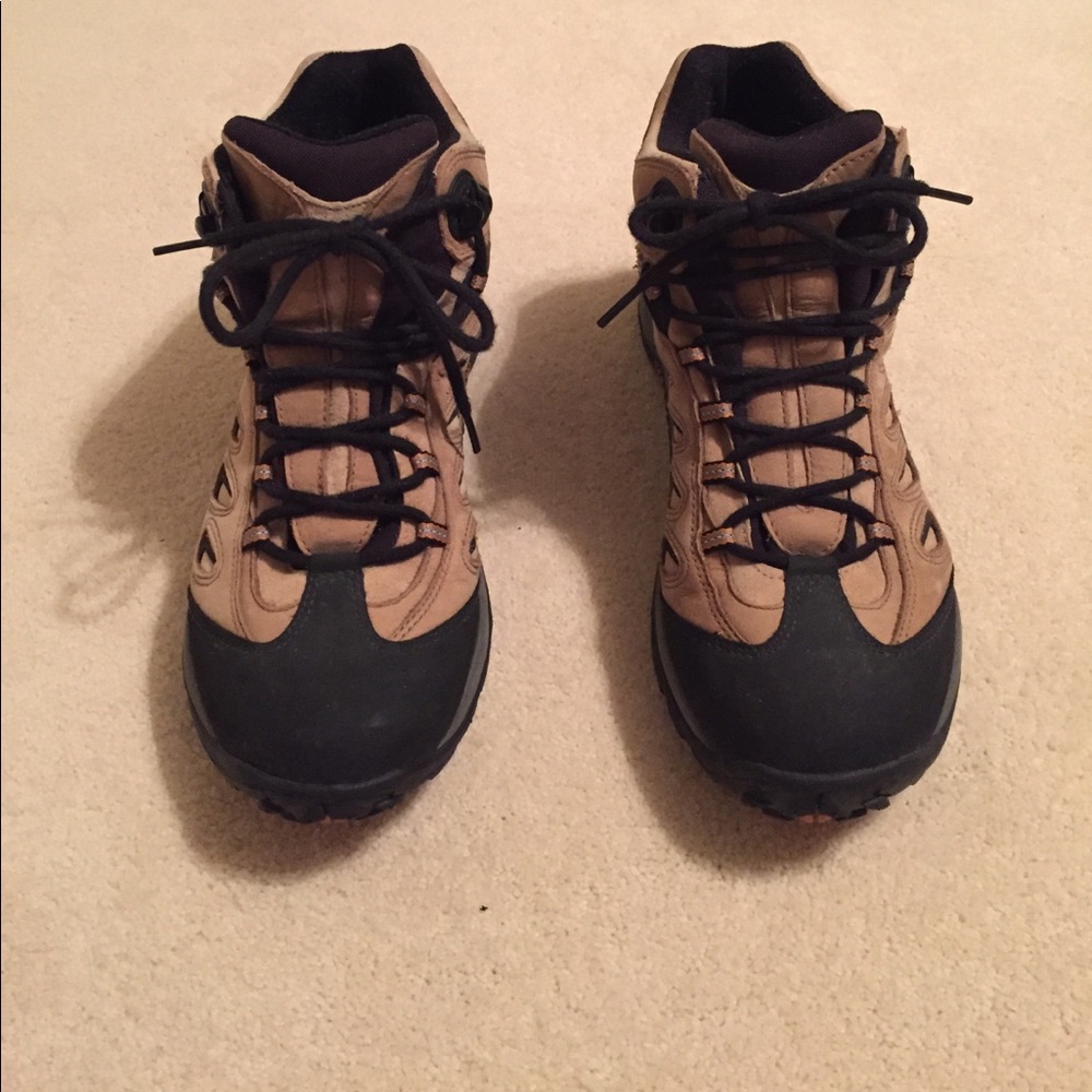 Merrell hiking shoe! Great condition.