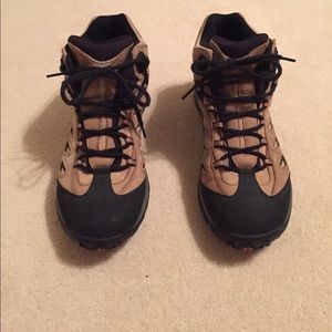 Merrell hiking shoe! Great condition.