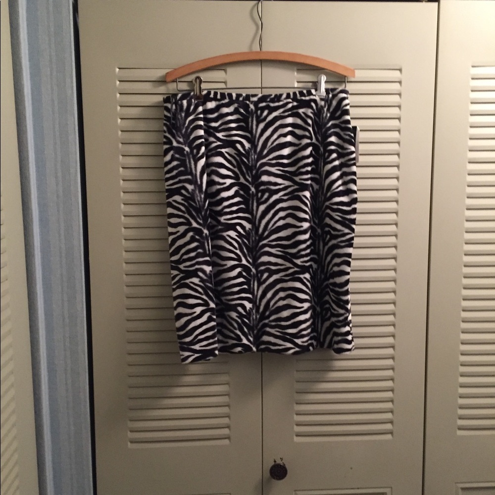 Style & Co Zebra print back zip NWT