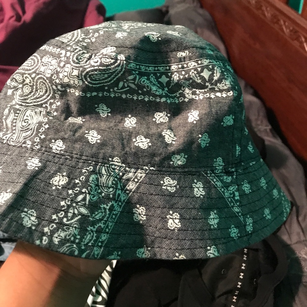 Bandanna print bucket hat