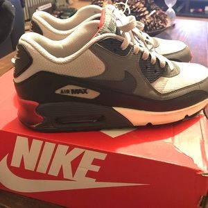 Nike Air Max 90 Essential size 9