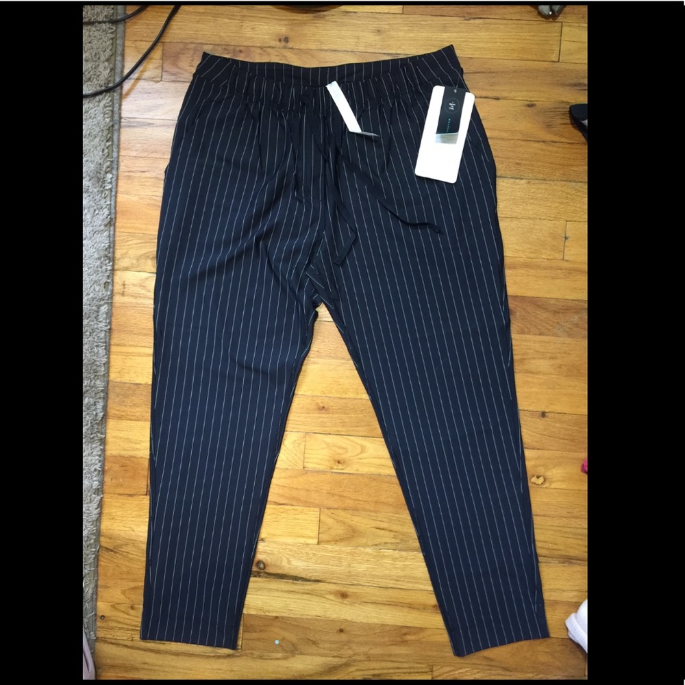 SOLD💕lululemon Jet Crop Slim PINSTRIPE Sz 8