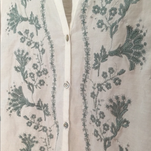 Anthro white w/embroidery button down top size XS - Picture 3 of 3