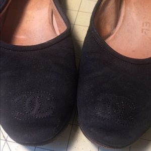 CHANEL Black Embroidered CC Logo Ballet Flats