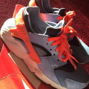 Nike Huaraches Light Blue , Dark blue And peach
