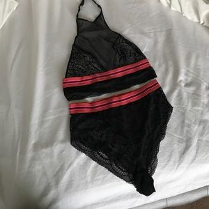 Brand new never worn Victoria secret set 🌺