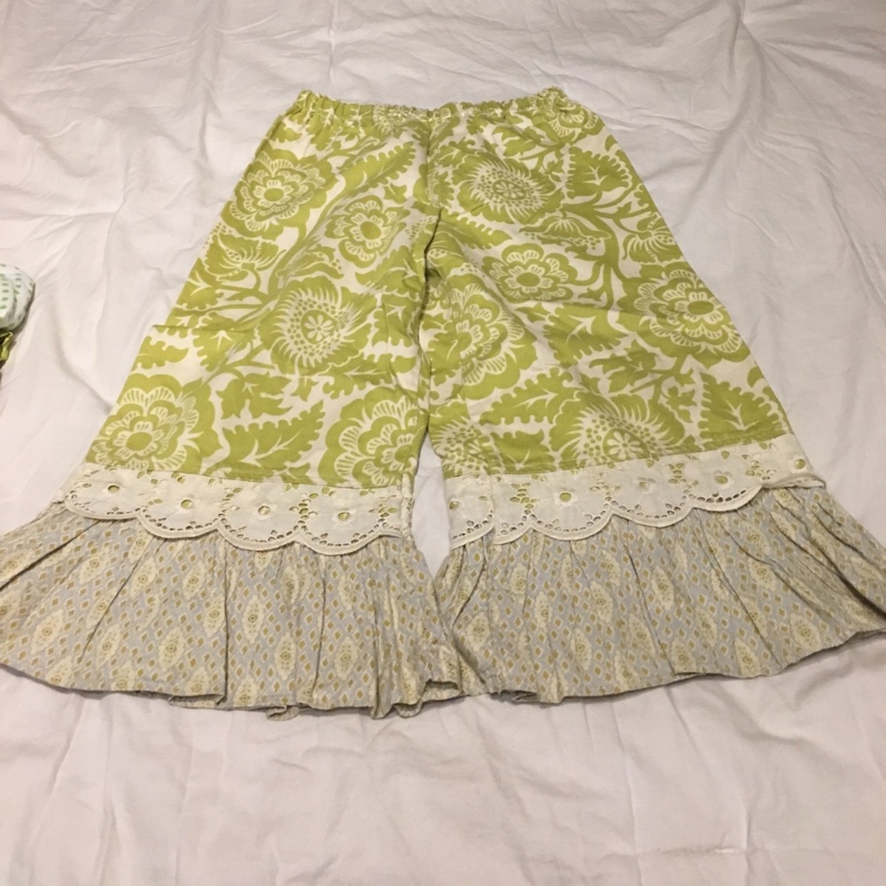 Persnickety bellbottom pants.