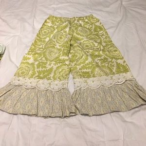 Persnickety bellbottom pants.