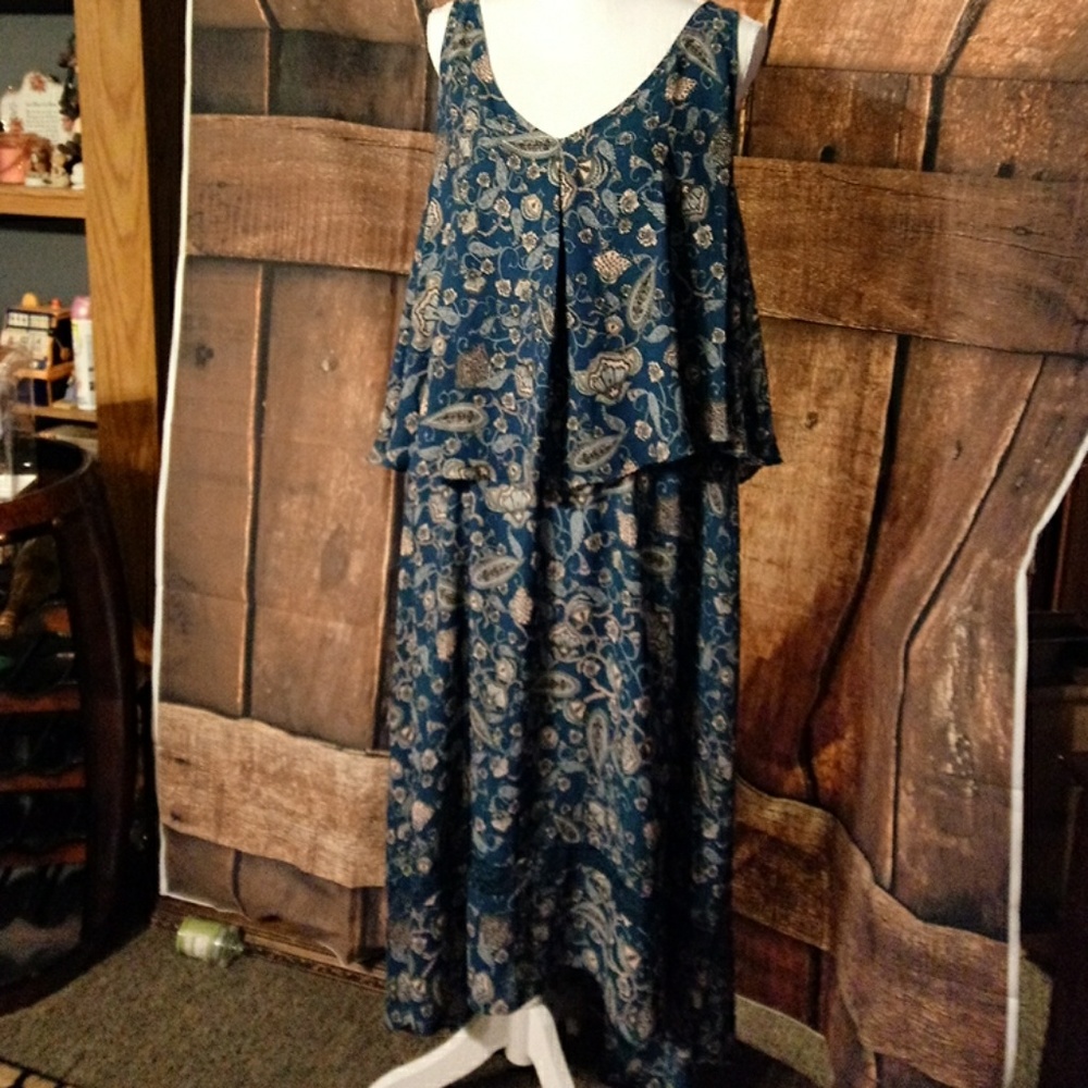 NWOT PLUS SZ MAXI 2X Cold Shoulder BEAUTIFUL
