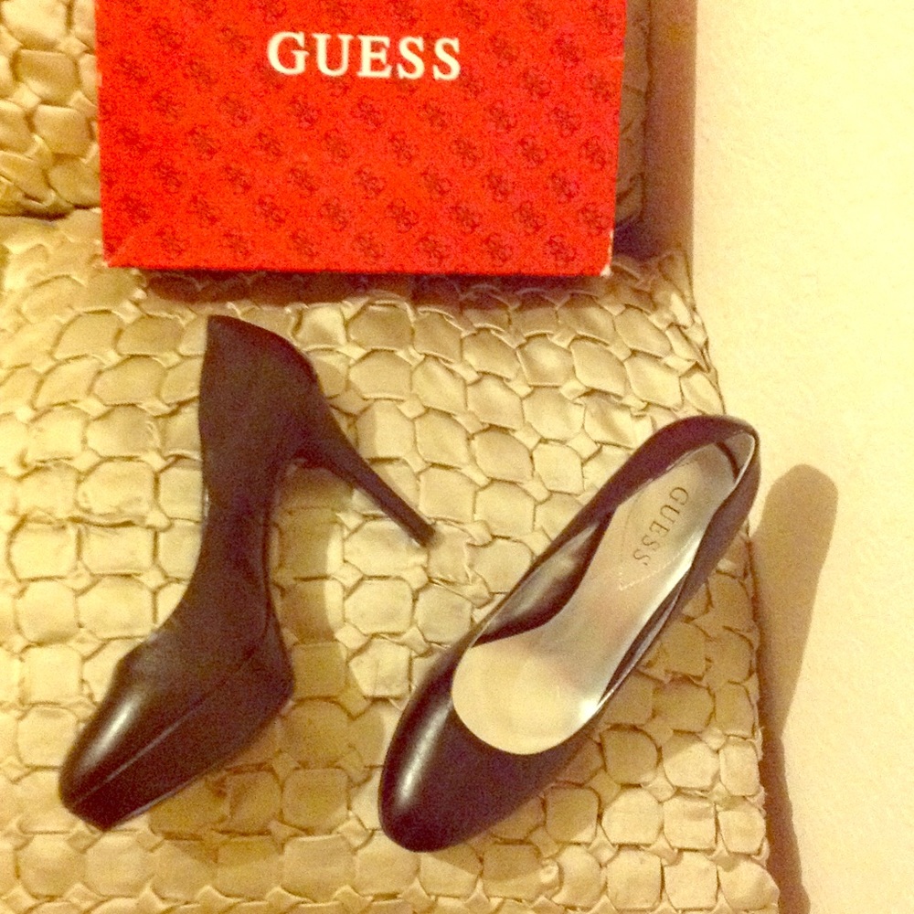 Black Guess Shoes , Size 9M