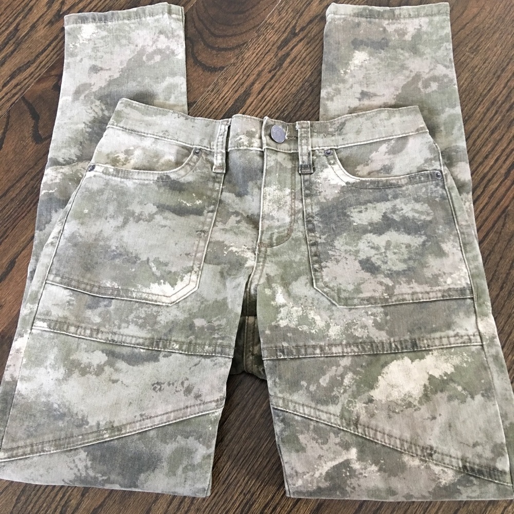 BDG Camo Cropped Ankle Pants Size 26