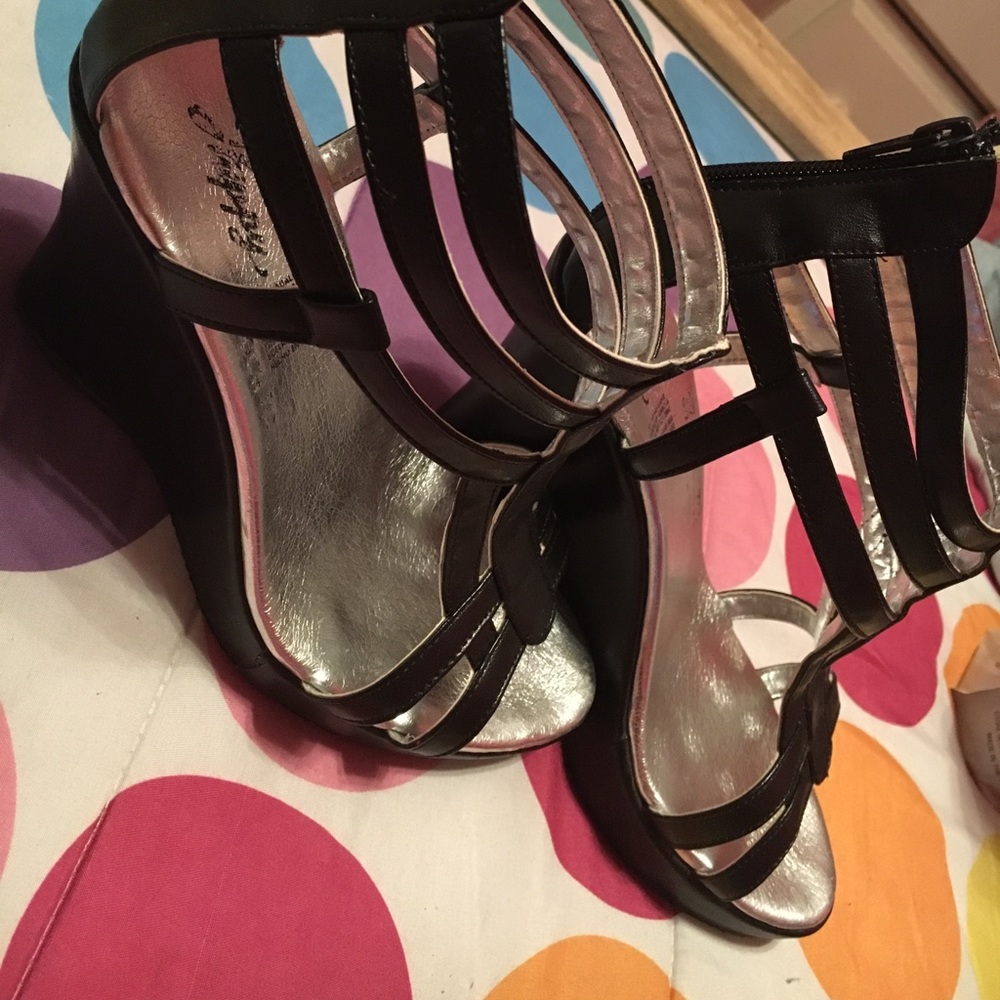 Black Wedges Size:6