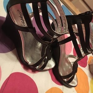 Black Wedges Size:6
