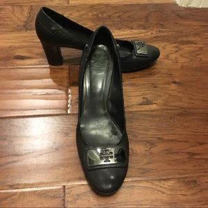 Tory Burch Sz 10 black heels with metal logo