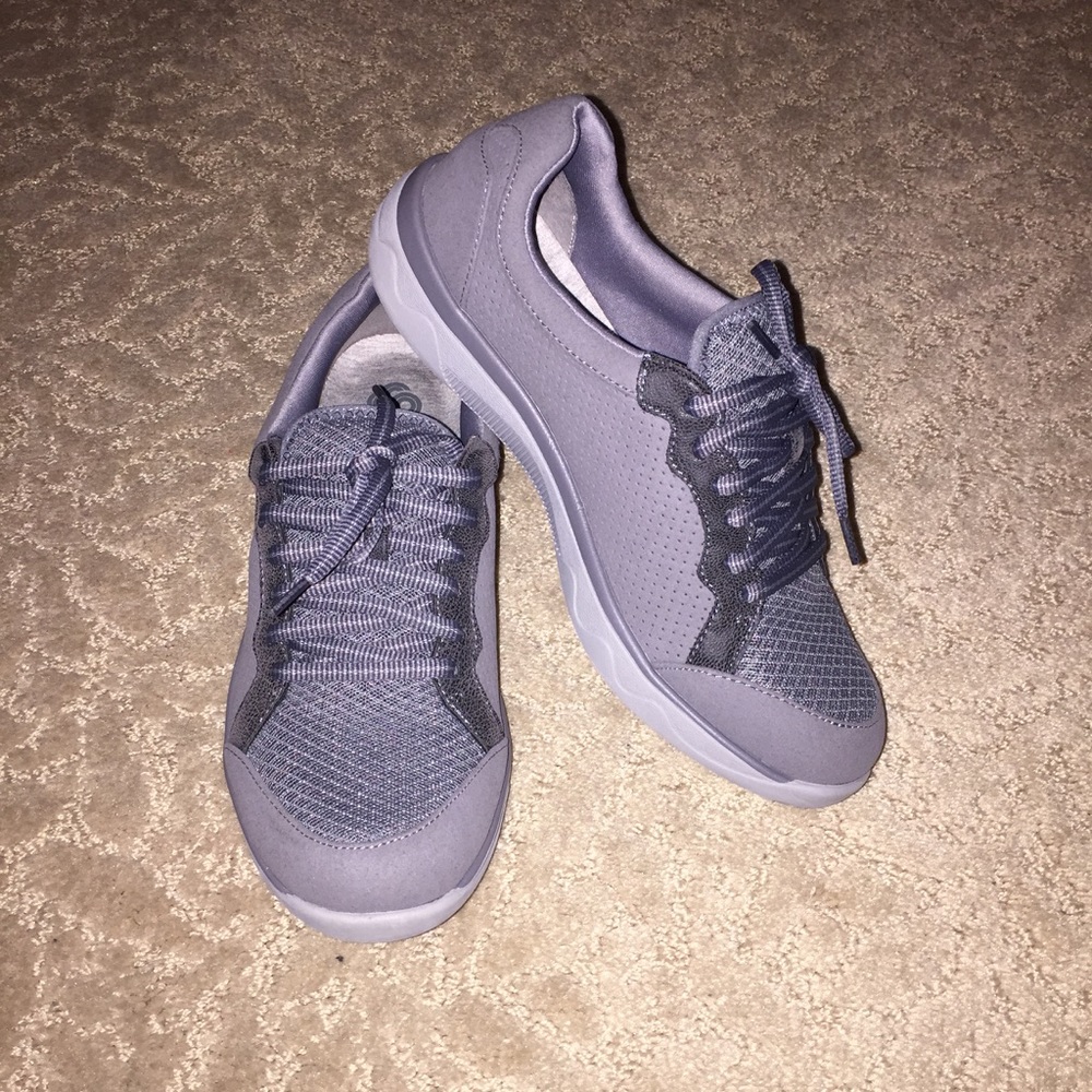 NWOT Clarks Cloudsteppes Lace-Ups
