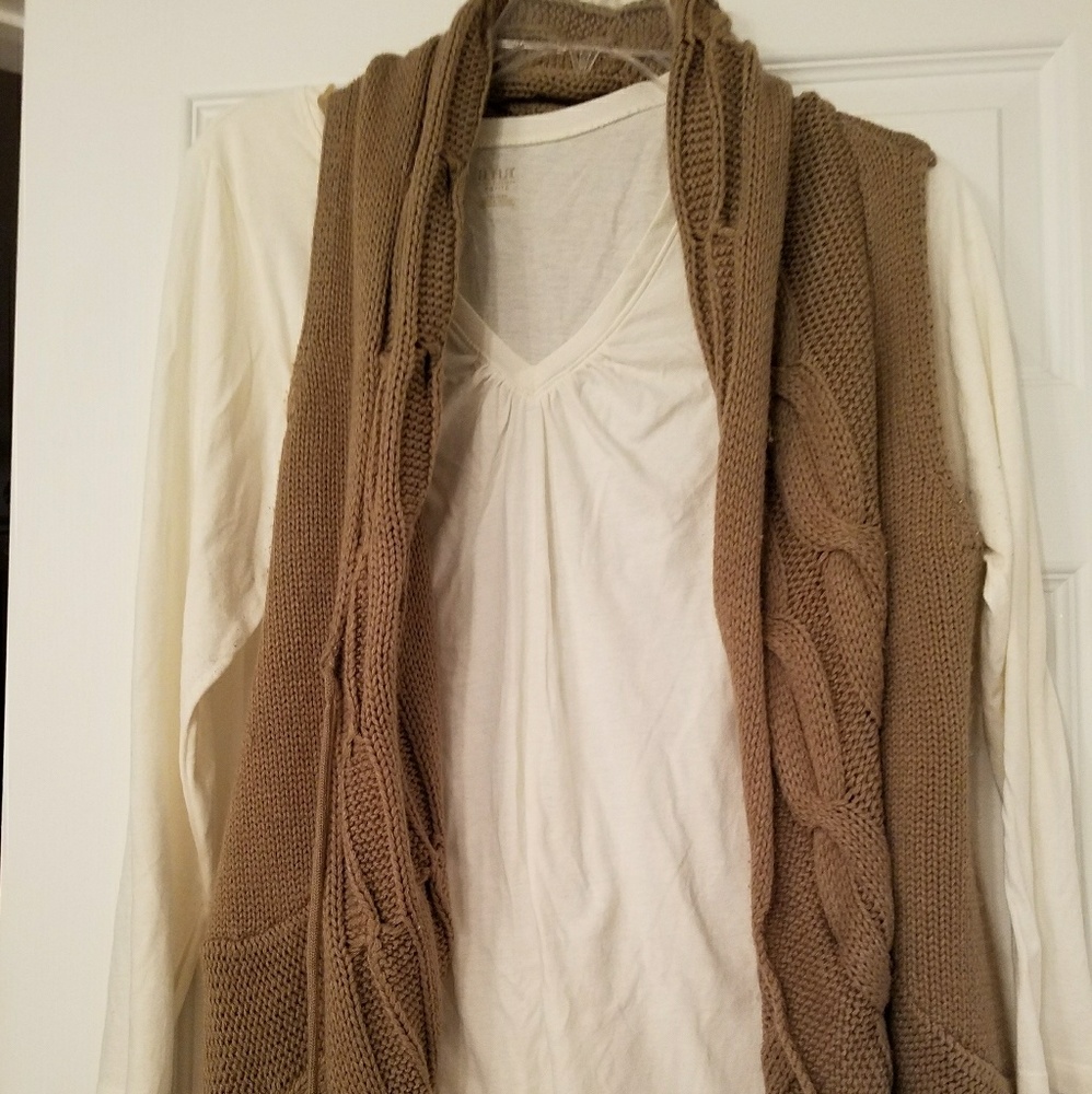 Sweater vest and shirt set