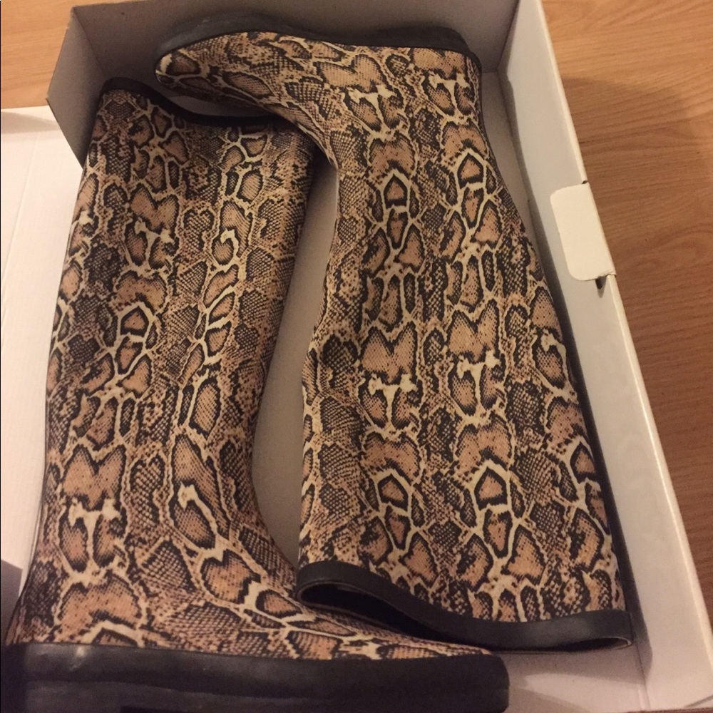 Weatherproof boots