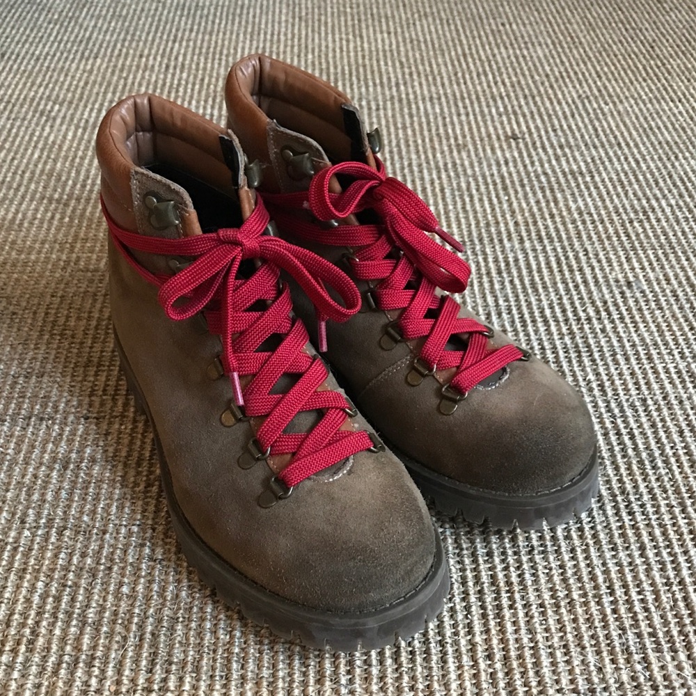 Danner style leather hiking boots w/ red laces