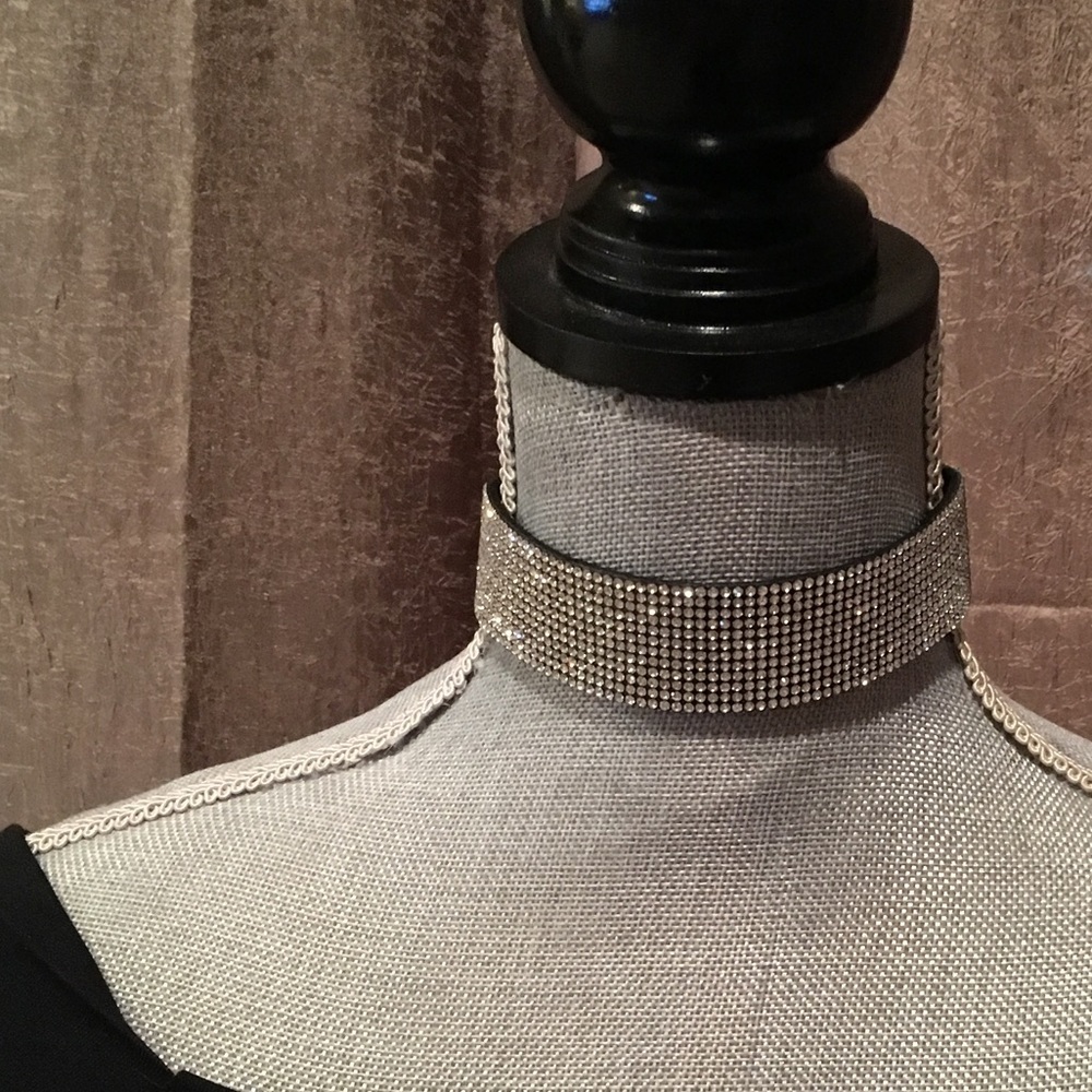 💐NWT Beautiful Crystal Choker, Back Clasp! - Picture 3 of 3