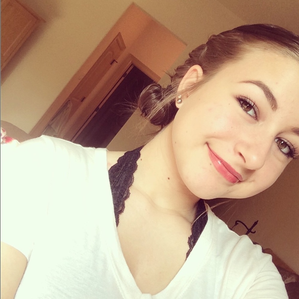 Meet your Posher, Olivia