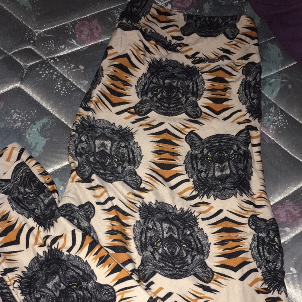 Tiger leggings size XL