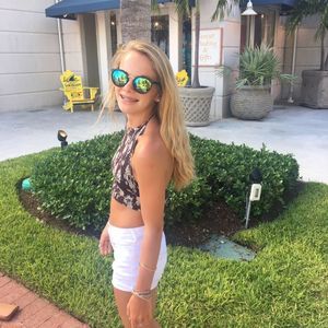 Meet your Posher, Whitney