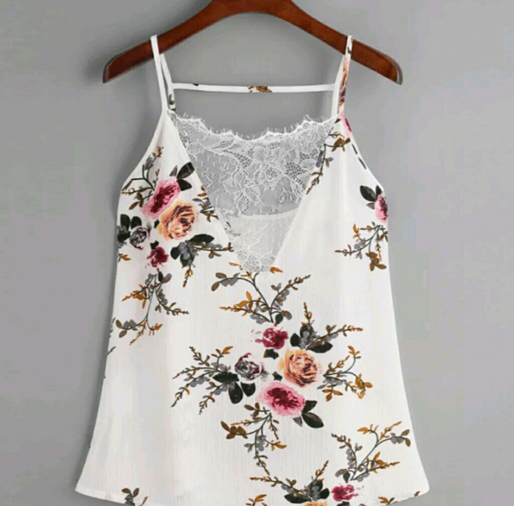 ❤NWT Women's chic dressy top!❤
