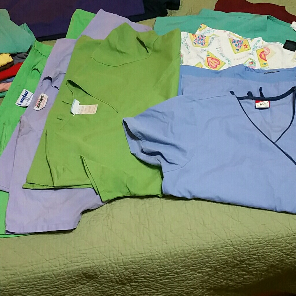 **GONE TO CHARITY **💕Scrub, Tops