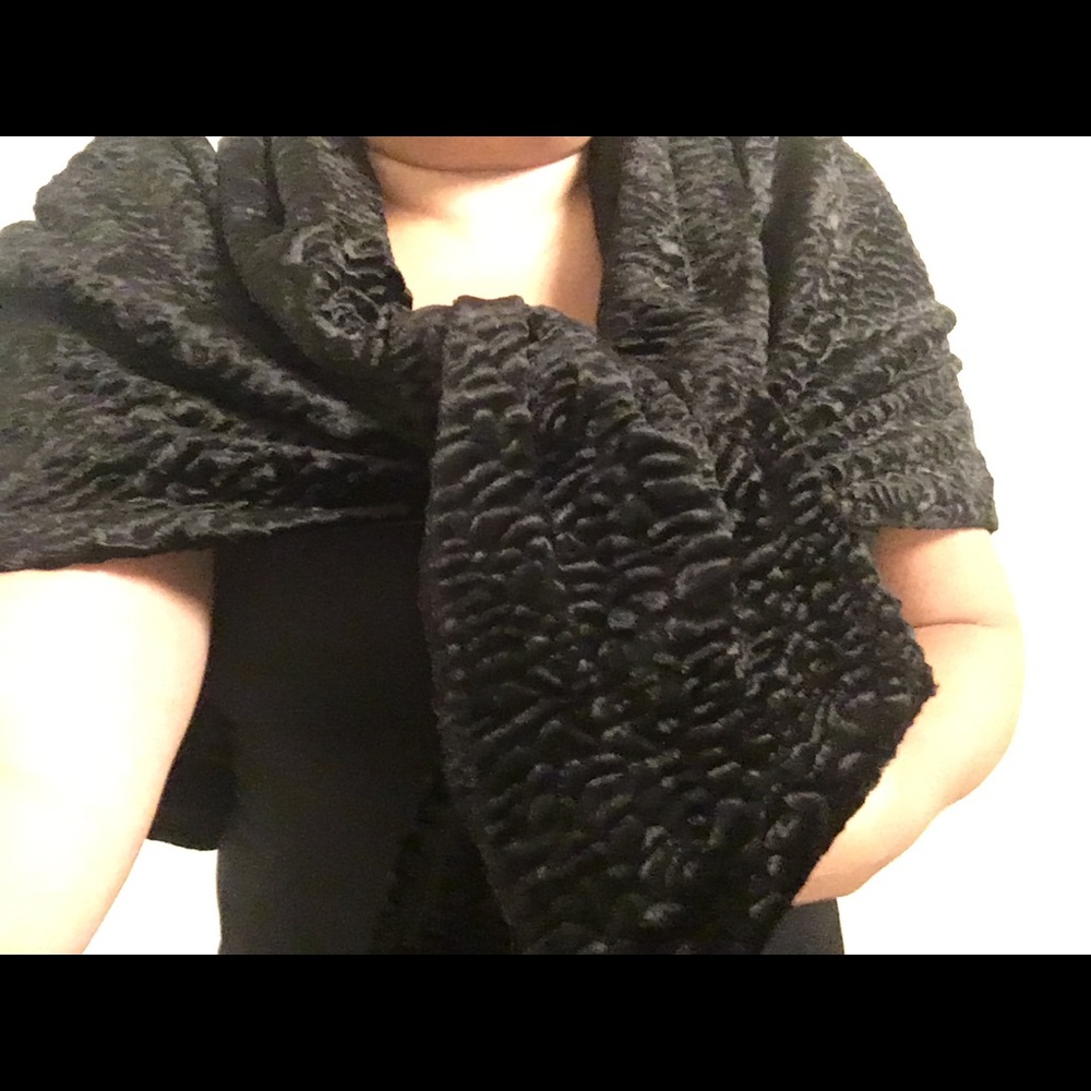Shawl - Picture 2 of 5