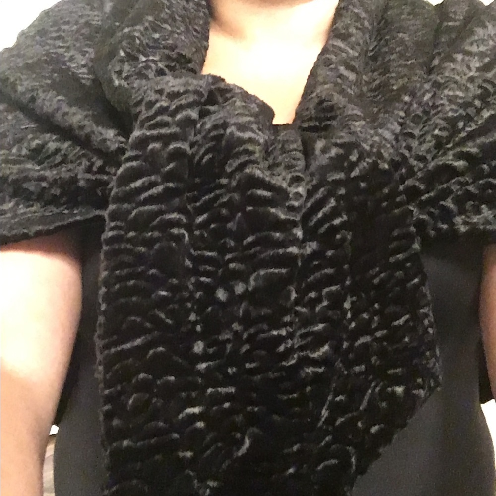 Shawl - Picture 3 of 5