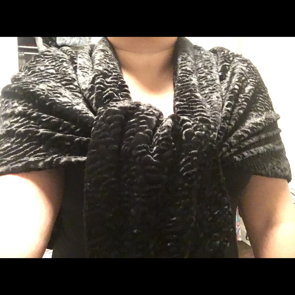 Shawl - Picture 4 of 5