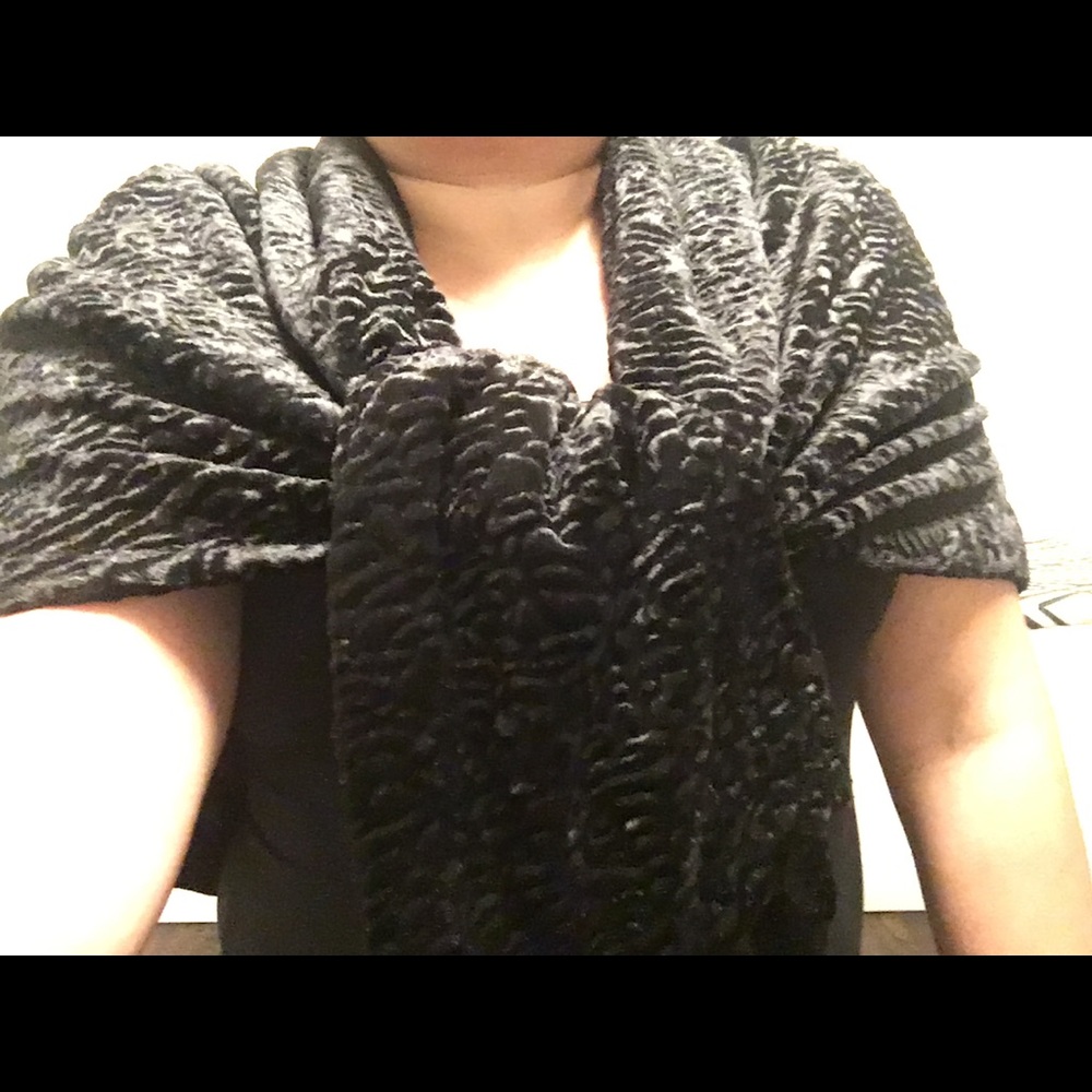 Shawl - Picture 5 of 5
