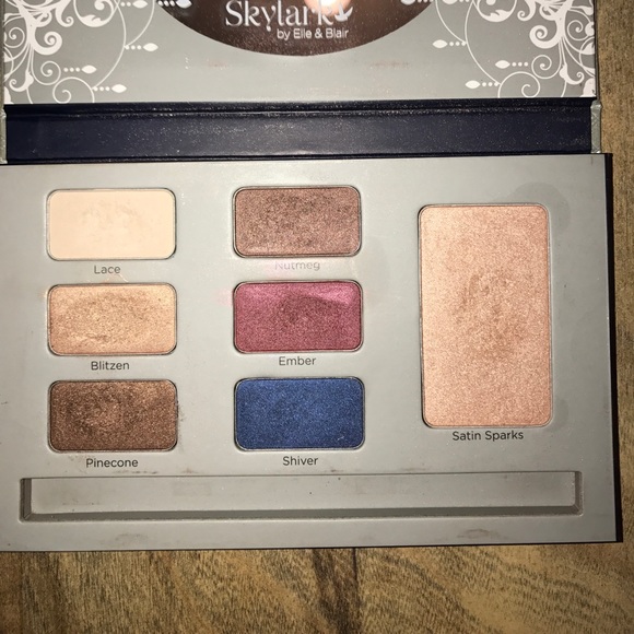 Skylark Cosmetics Snowkissed Cashmere Palette - Picture 2 of 7