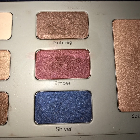 Skylark Cosmetics Snowkissed Cashmere Palette - Picture 4 of 7