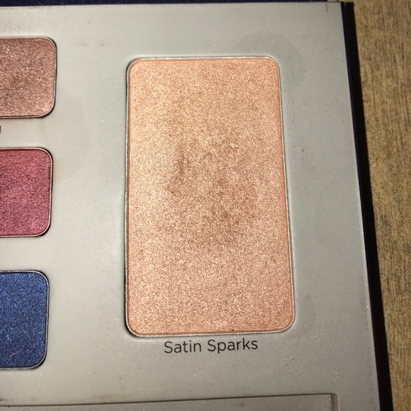 Skylark Cosmetics Snowkissed Cashmere Palette - Picture 5 of 7