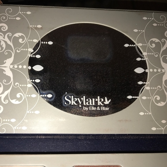Skylark Cosmetics Snowkissed Cashmere Palette - Picture 6 of 7