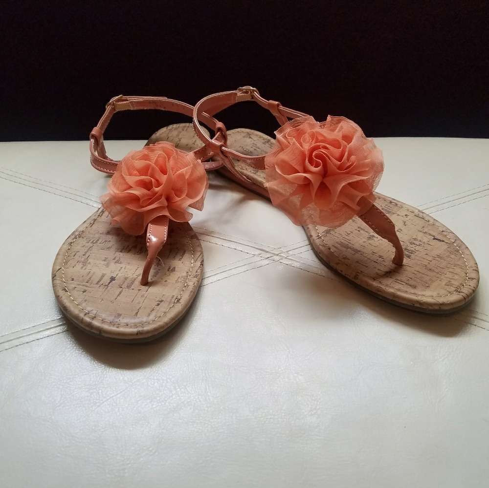 NEW! Womens sandals